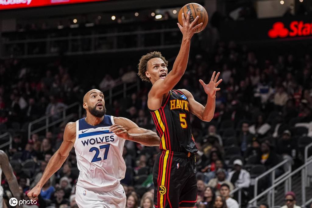 约翰逊34+10爱德华兹30分 老鹰大胜森林狼止七连败